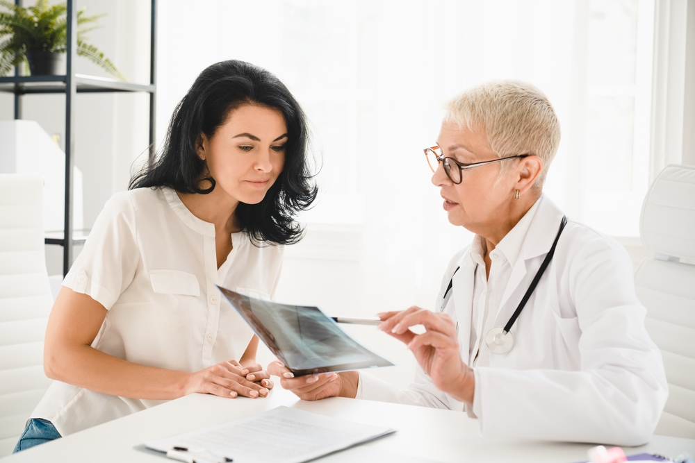Medic aratand remodelarea osoasă în timpul menopauzei