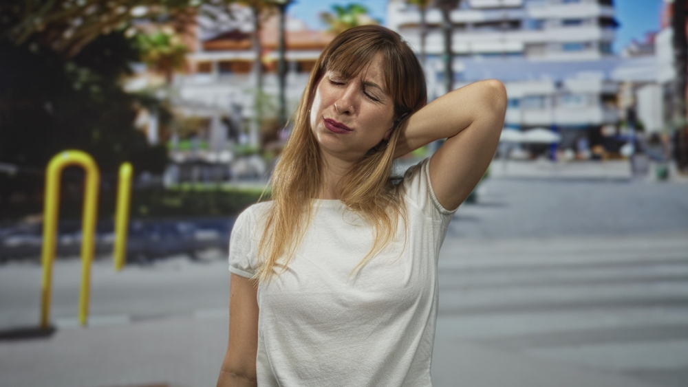 Femeie obosită, sugerând lipsa de energie cauzată de TSH